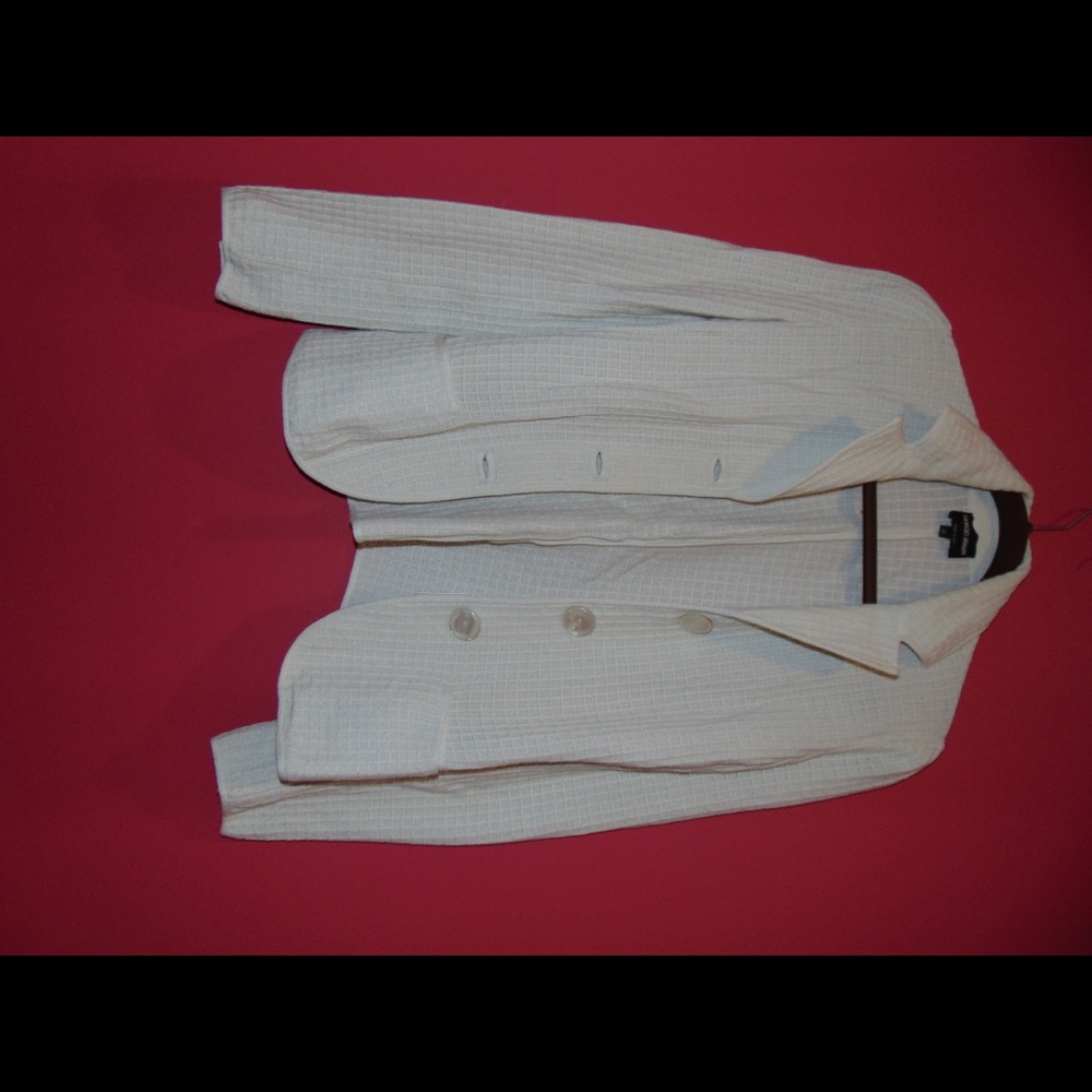 Giorgio Armani white blazer... barely used!